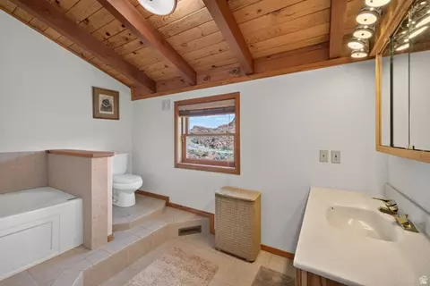 Bath - 1707 Kayenta Dr, Moab, UT 84532 photo 3 of 4