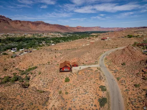 View/Area - 1707 Kayenta Dr, Moab, UT 84532 photo 3 of 10