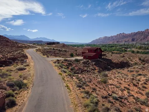 View/Area - 1707 Kayenta Dr, Moab, UT 84532 photo 4 of 10