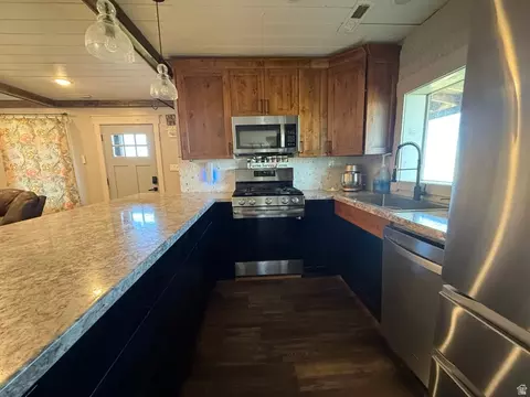 Kitchen - 1972 Lanark Rd, Montpelier, ID 83254 photo 2 of 3