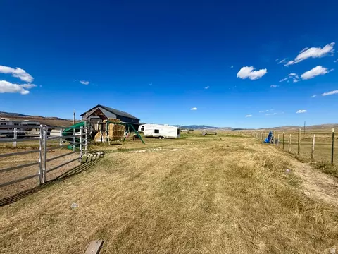 Exterior - 1972 Lanark Rd, Montpelier, ID 83254 photo 6 of 17