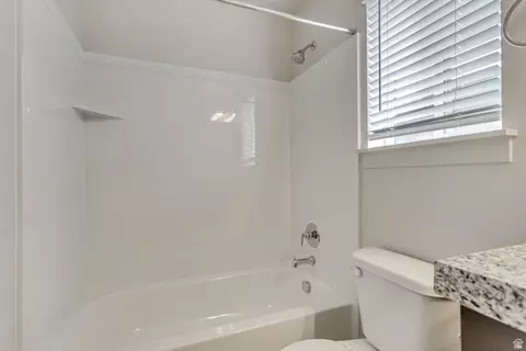 Bath - 4604 E Flower Pt, Eagle Mountain, UT 84005 photo 5 of 11