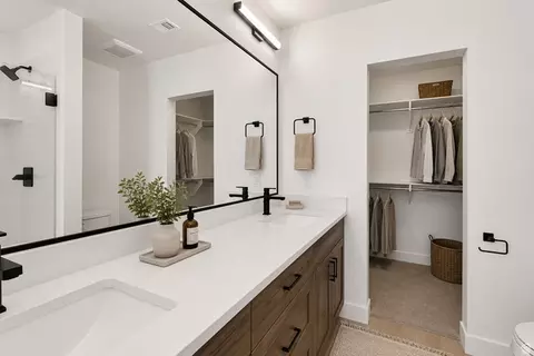 Bath - 850 E Maplehurst Dr #113, Murray, UT 84107 photo 1 of 2