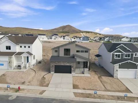 View/Area - 3385 E Baywater Dr, Eagle Mountain, UT 84005 photo 3 of 4