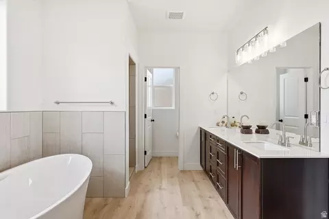 Bath - 4913 N 970 E, Enoch, UT 84721 photo 3 of 6
