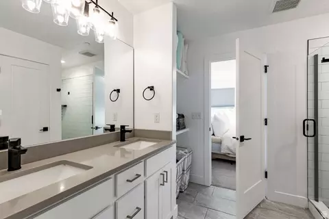 Bath - 81 E Sitka Creek Cv, Draper, UT 84020 photo 2 of 4