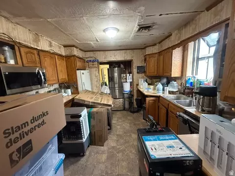 Kitchen - 276 E Main St, Duchesne, UT 84021 photo 1 of 3