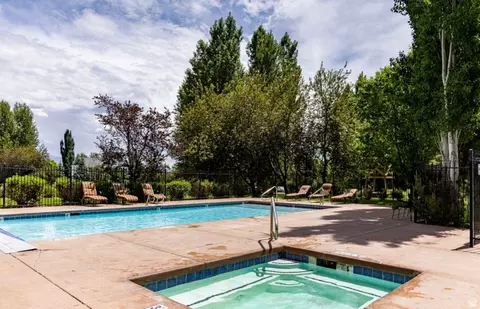 Exterior - 520 Mission Dr, Midway, UT 84049 photo 11 of 12