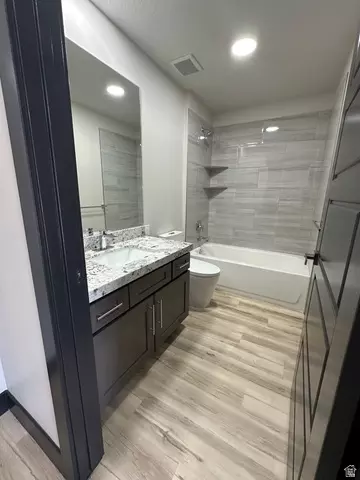 Bath - 1133 E Benchview Dr, Ogden, UT 84404 photo 2 of 3