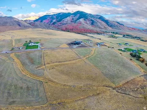 6550 N Country Estates Ln, Malad City, ID 83252