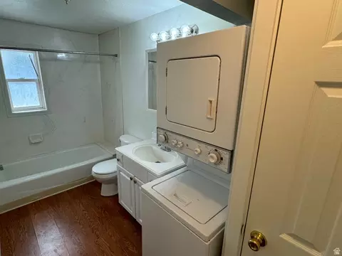 Bath - 8775 S 40 E, Sandy, UT 84070 photo 1 of 2