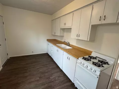 Kitchen - 8775 S 40 E, Sandy, UT 84070 photo 2 of 3