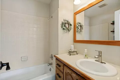 Bath - 835 S 530 E, Spanish Fork, UT 84660 photo 1 of 3