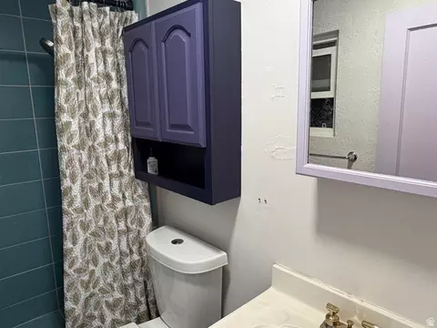 Bath - 12431 S 700 E, Draper, UT 84020 photo 6 of 6