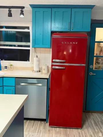 Kitchen - 12431 S 700 E, Draper, UT 84020 photo 5 of 8