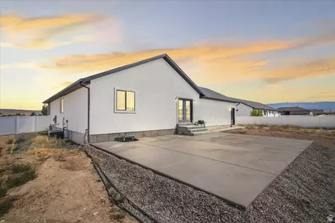 Exterior - 130 E 300 N, Centerfield, UT 84622 photo 3 of 7