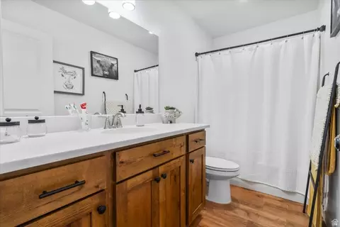 Bath - 130 E 300 N, Centerfield, UT 84622 photo 1 of 4