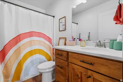 Bath - 130 E 300 N, Centerfield, UT 84622 photo 2 of 4