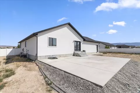 Exterior - 130 E 300 N, Centerfield, UT 84622 photo 5 of 7