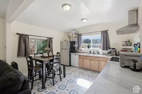 8808 S Oxford Cir, Sandy, UT 84070