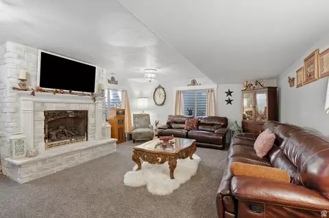 Living - 864 S 100 E, Salem, UT 84653 photo 7 of 9
