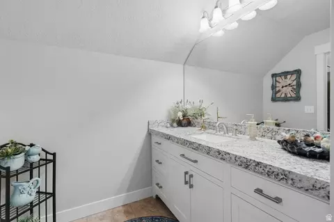 Bath - 864 S 100 E, Salem, UT 84653 photo 4 of 6