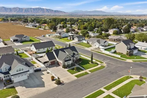 View/Area - 864 S 100 E, Salem, UT 84653 photo 3 of 8