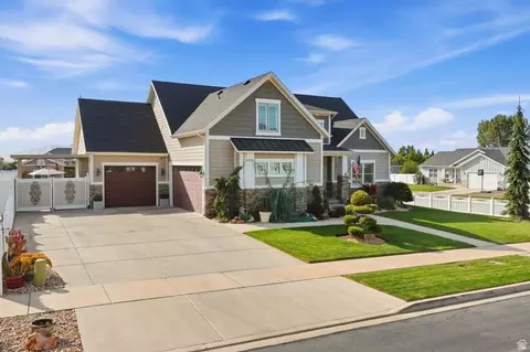 Exterior - 864 S 100 E, Salem, UT 84653 photo 2 of 13
