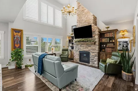 Living - 864 S 100 E, Salem, UT 84653 photo 6 of 9