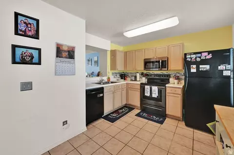 Kitchen - 441 E 500 S, Clearfield, UT 84015 photo 2 of 3