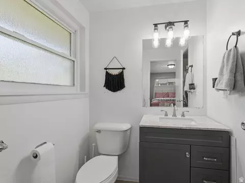 Bath - 55 E Center St, Meadow, UT 84644 photo 1 of 2