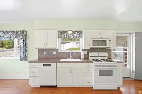 Kitchen - 98 E 400 S, Providence, UT 84332 photo 3 of 4