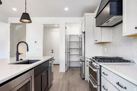 Kitchen - 375 W Ascent Dr #265, Hideout, UT 84036 photo 4 of 6