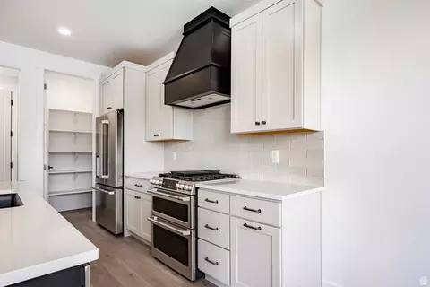 Kitchen - 375 W Ascent Dr #265, Hideout, UT 84036 photo 3 of 6