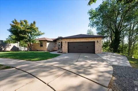 Exterior - 254 E 1825 N, Centerville, UT 84014 photo 3 of 34