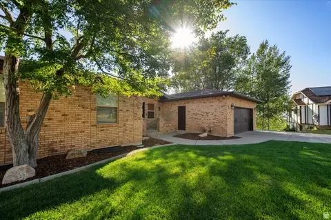 Exterior - 254 E 1825 N, Centerville, UT 84014 photo 5 of 34