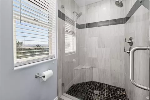 Bath - 254 E 1825 N, Centerville, UT 84014 photo 2 of 7