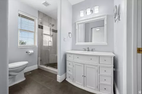 Bath - 254 E 1825 N, Centerville, UT 84014 photo 1 of 7