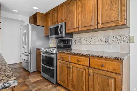 Kitchen - 254 E 1825 N, Centerville, UT 84014 photo 3 of 3