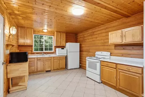 Kitchen - 2640 E Weber Canyon Rd, Oakley, UT 84055 photo 1 of 4