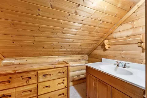 Bath - 2640 E Weber Canyon Rd, Oakley, UT 84055 photo 3 of 3