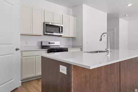 Kitchen - 1986 E Belmont Ln #316, Salem, UT 84653 photo 4 of 5