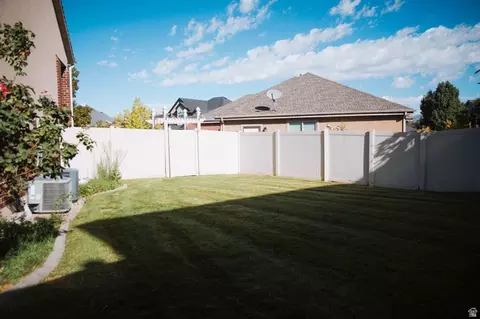 Exterior - 2767 S Irene Dr E, Bountiful, UT 84010 photo 11 of 15