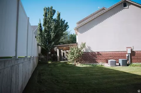 Exterior - 2767 S Irene Dr E, Bountiful, UT 84010 photo 12 of 15
