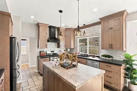 Kitchen - 926 E Ibis Way, Draper, UT 84020 photo 2 of 5
