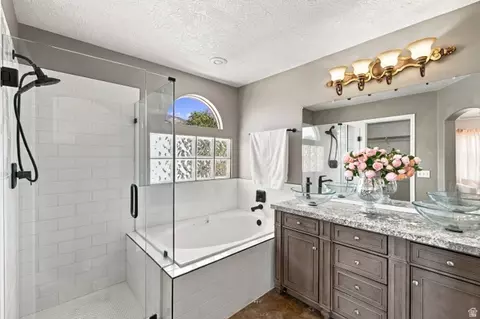 Bath - 926 E Ibis Way, Draper, UT 84020 photo 2 of 4