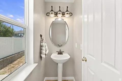 Bath - 926 E Ibis Way, Draper, UT 84020 photo 1 of 4