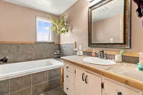 Bath - 17400 N 4250 E, Moroni, UT 84646 photo 1 of 3