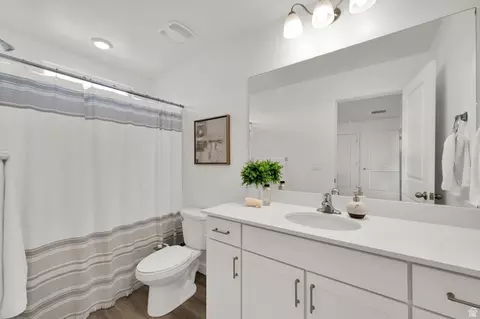 Bath - 1858 E Fall St, Eagle Mountain, UT 84005 photo 1 of 2