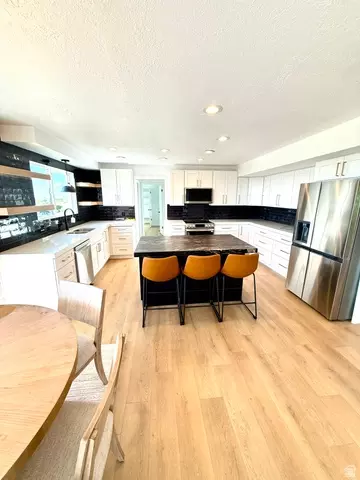 Kitchen - 10158 S High Point Ln E, Sandy, UT 84092 photo 2 of 5
